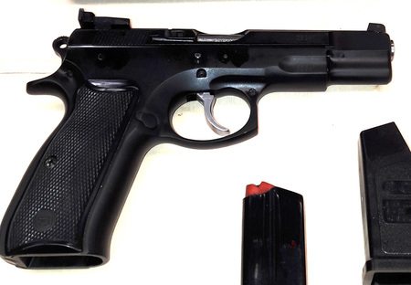 Pistooli CZ-75B 9x19, vaihtoase