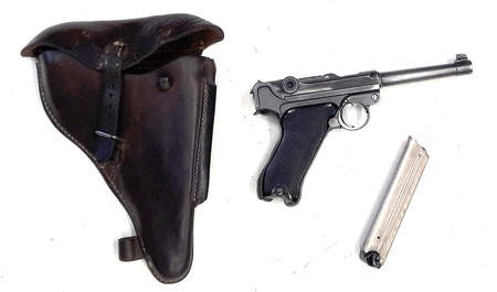 Pistooli Parabellum 9 mm + kotelo, vaihtoase