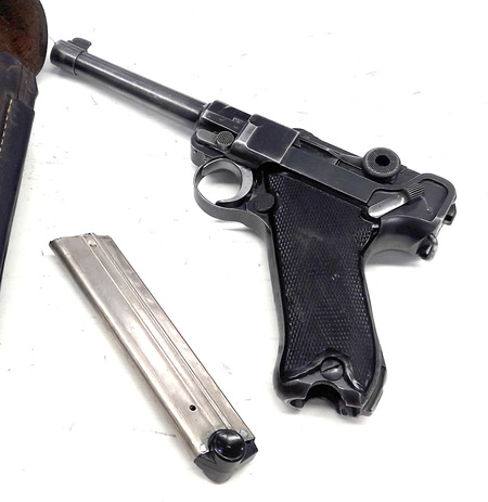 Pistooli Parabellum 9 mm + kotelo, vaihtoase
