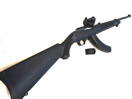 Pienoiskiv��ri Ruger 10/22 22 LR + punapistet�ht�in, vaihtoase